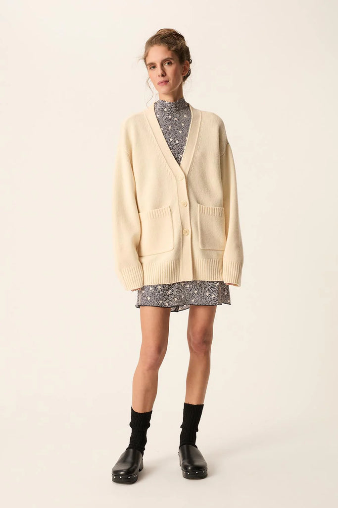 Cardigan Des Petits Hauts lungo color burro