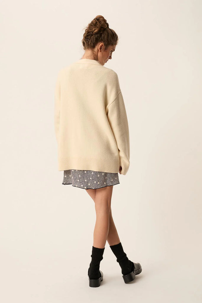 Cardigan Des Petits Hauts lungo color burro