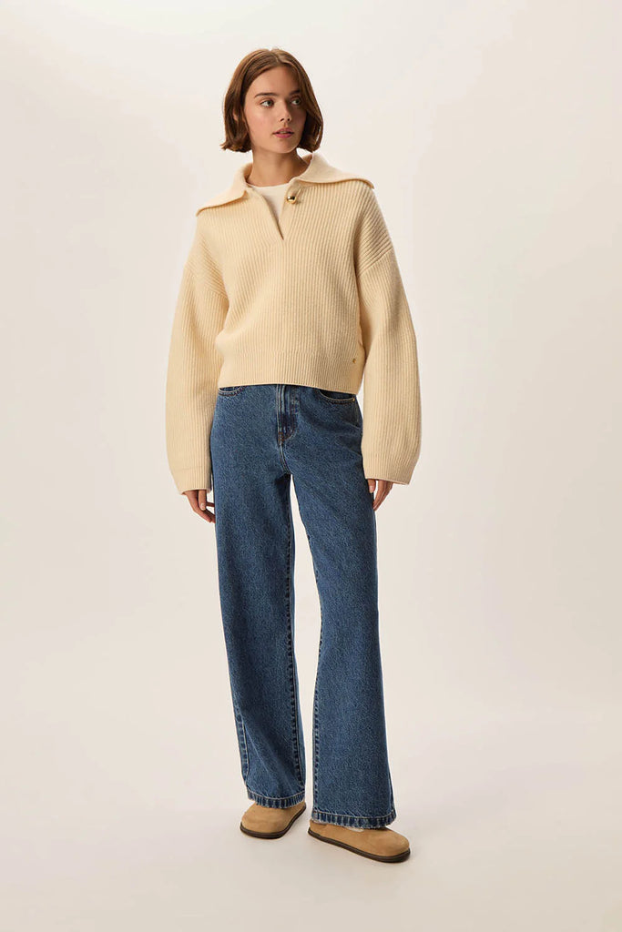 Maglione Des Petits Hauts color burro con colletto