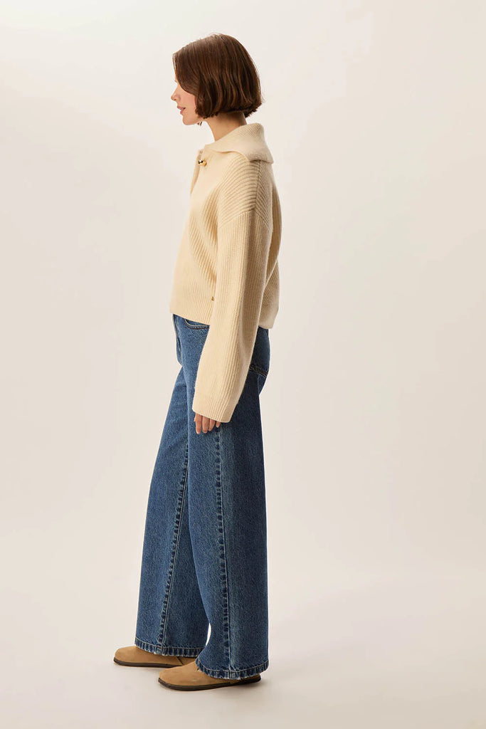 Maglione Des Petits Hauts color burro con colletto