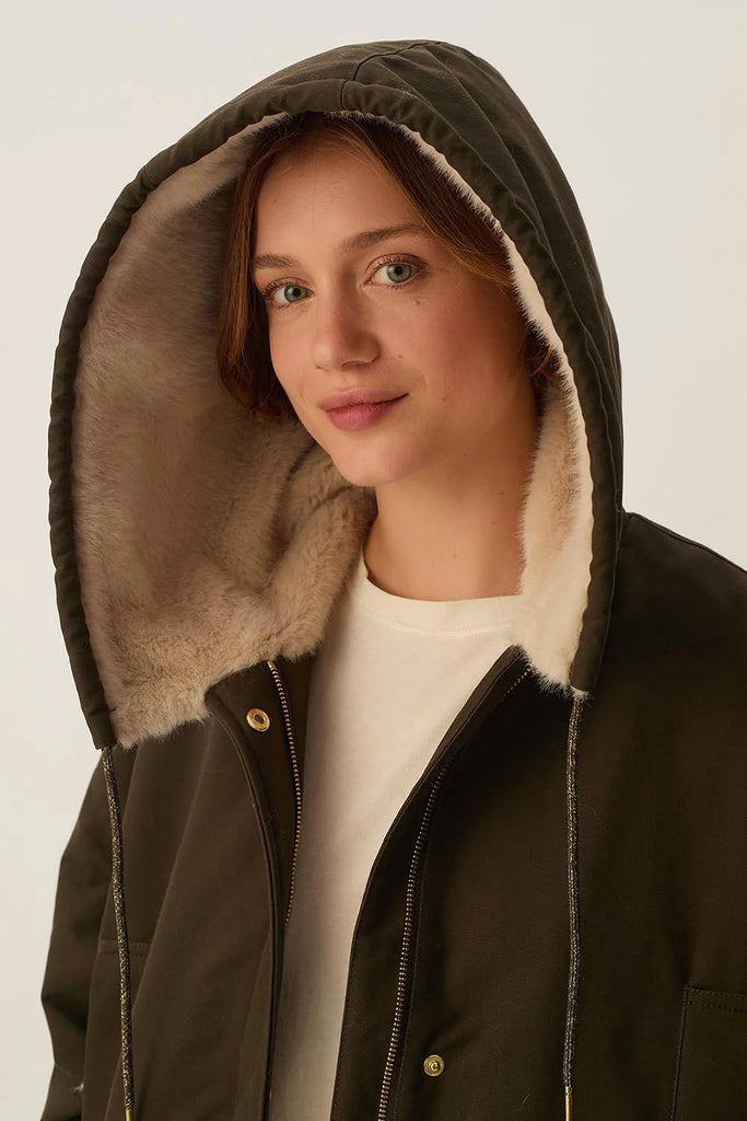 Parka Des Petits Hauts verde army interno pelliccia ecrù