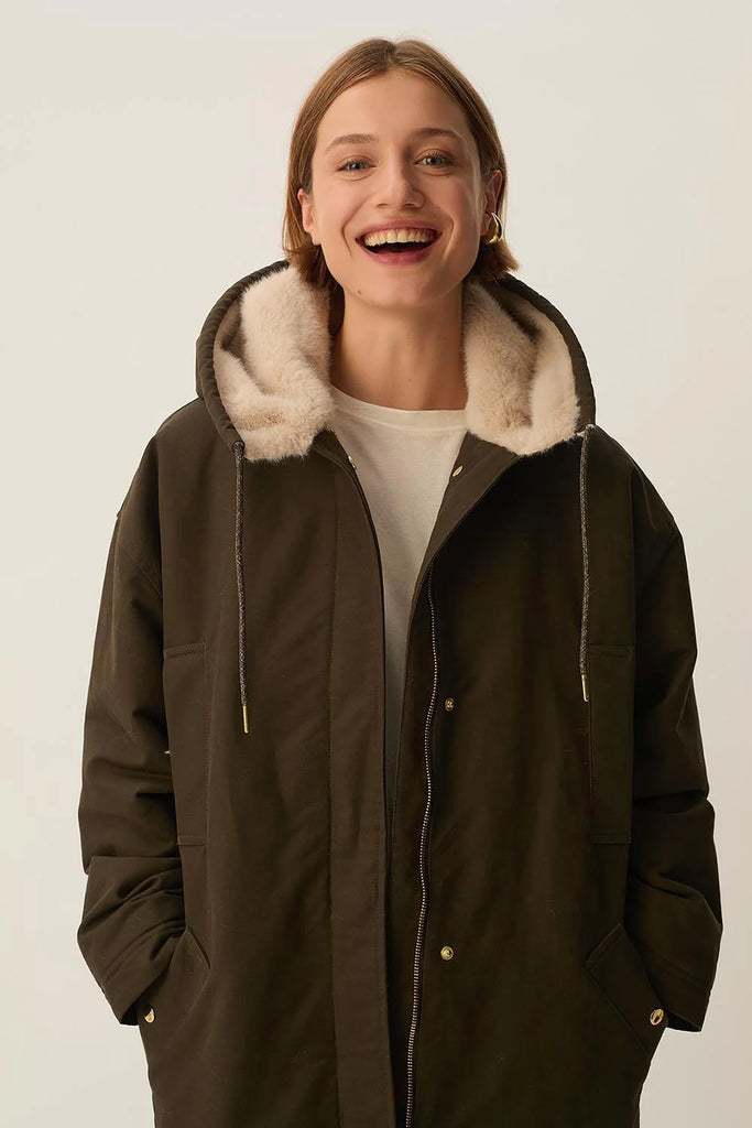 Parka Des Petits Hauts verde army interno pelliccia ecrù