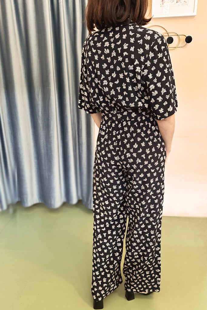 Jumpsuit Des Petits Hauts nera fiori panna