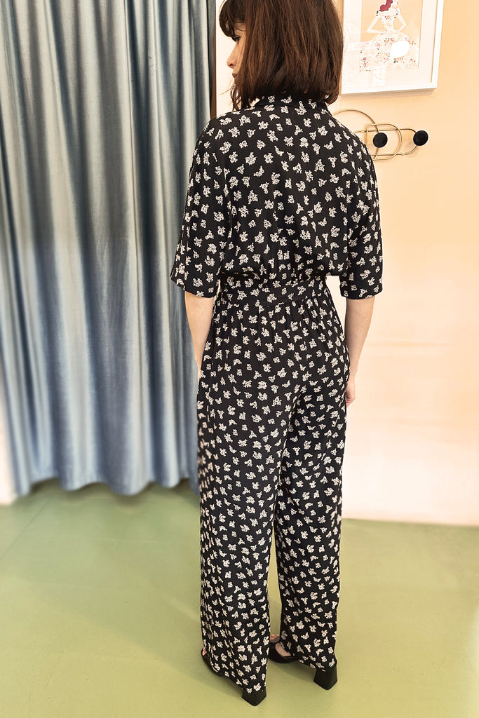 Jumpsuit Des Petits Hauts nera fiori panna