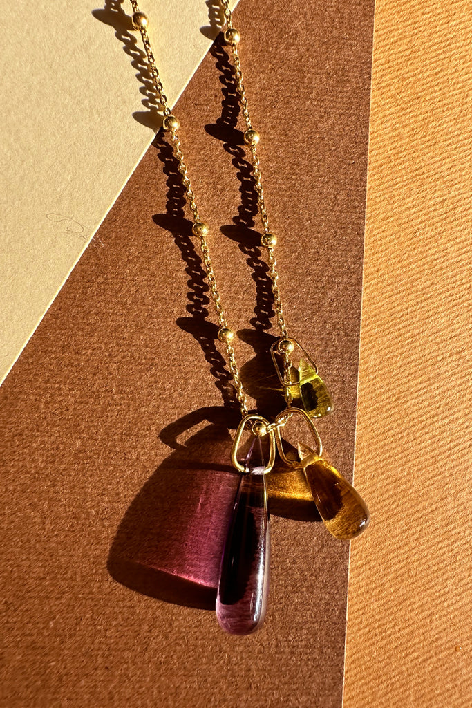 Collana Dressai lunga pallini e tre gocce lilla ocra muschio