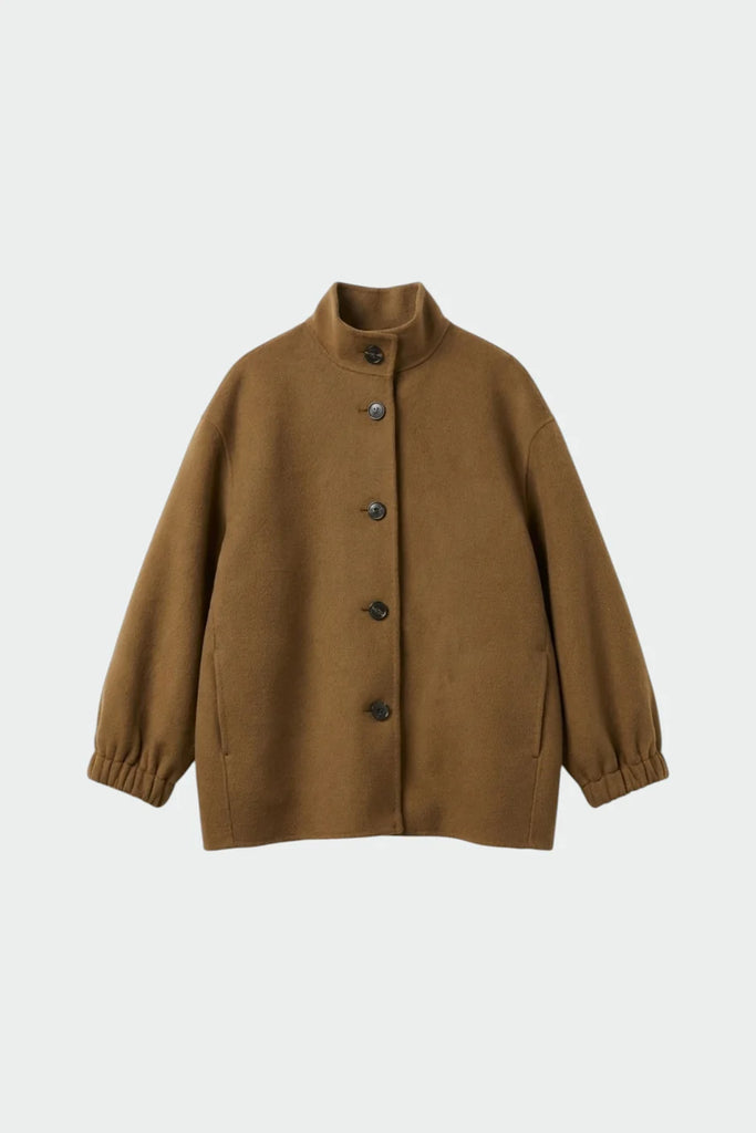 Cappotto Indi and Cold cammello arriccio sul retro