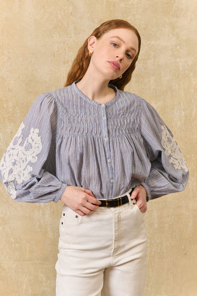 Camicia Louise Misha color denim righe e ricami panna