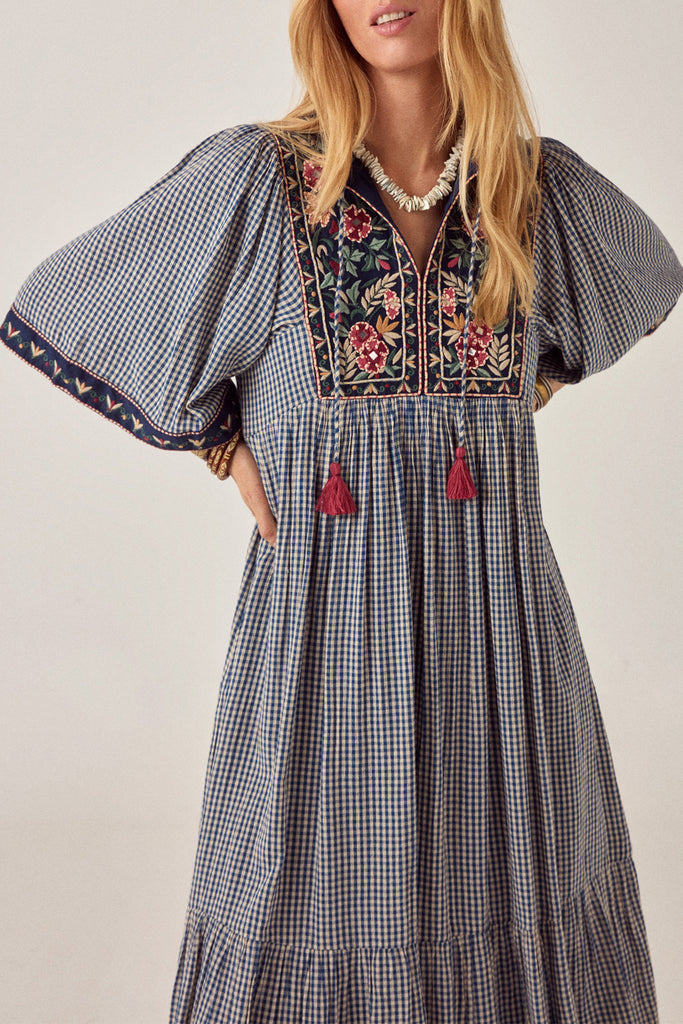 Abito Maison Hotel vichy blu e panna con ricami multicolor