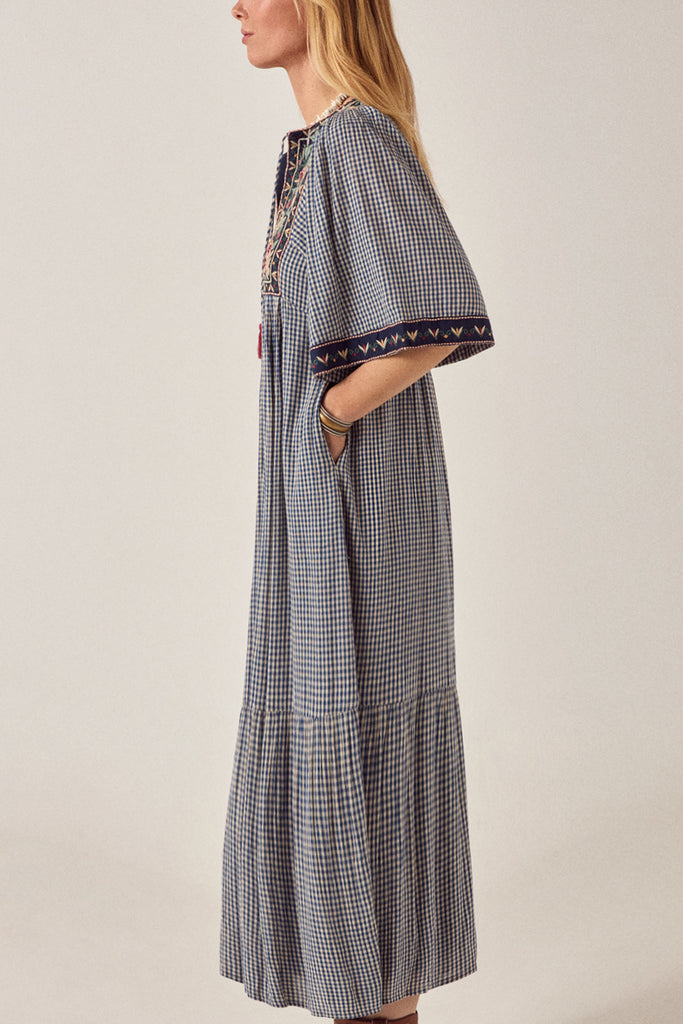 Abito Maison Hotel vichy blu e panna con ricami multicolor