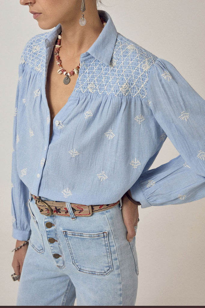 Camicia Maison Hotel azzurra ricami panna