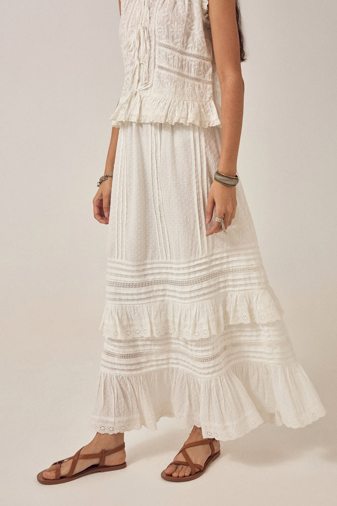 Gonna maison Hotel bianca ricami e balze