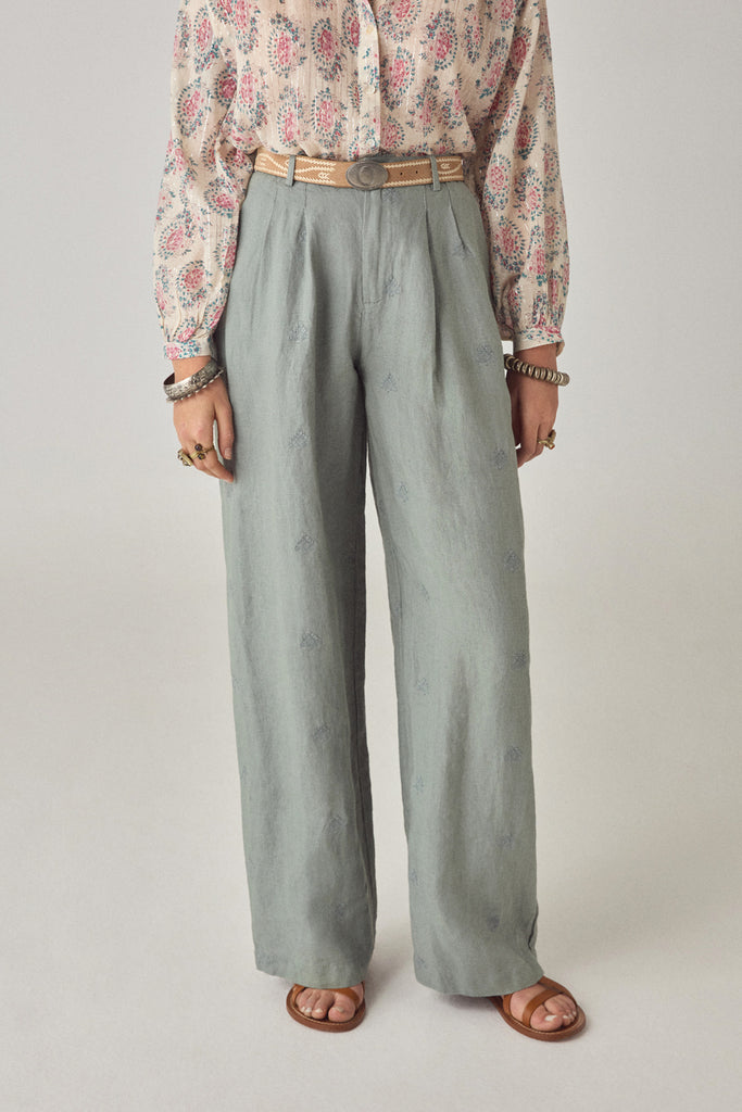 Pantaloni Maison Hotel azzurro salvia con ricami
