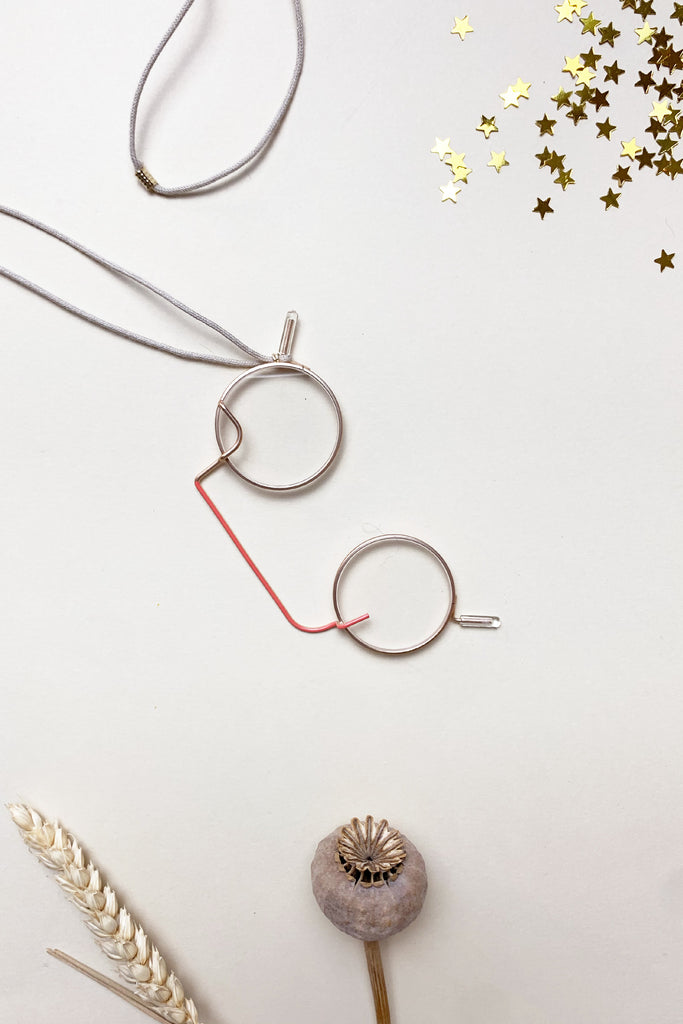 Collana lenti rotonde e smalto arancio