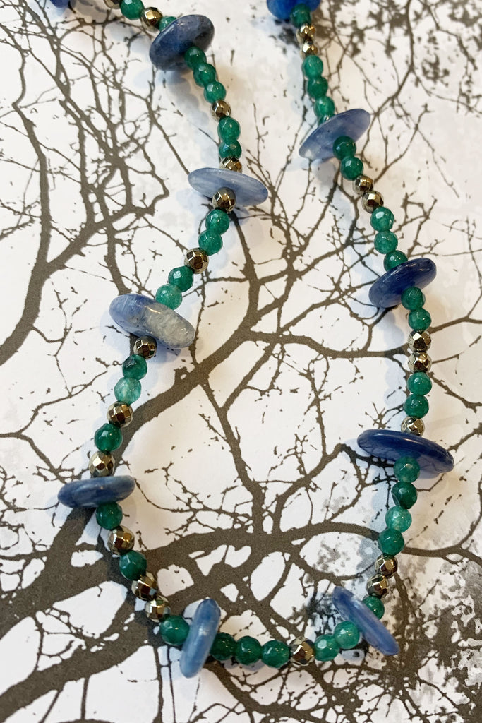 Collana Dressai lunga bacchette toni del blu e verde