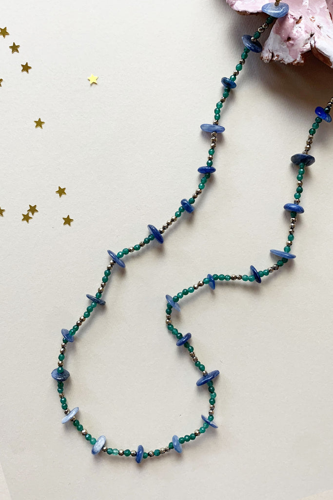 Collana Dressai lunga bacchette toni del blu e verde