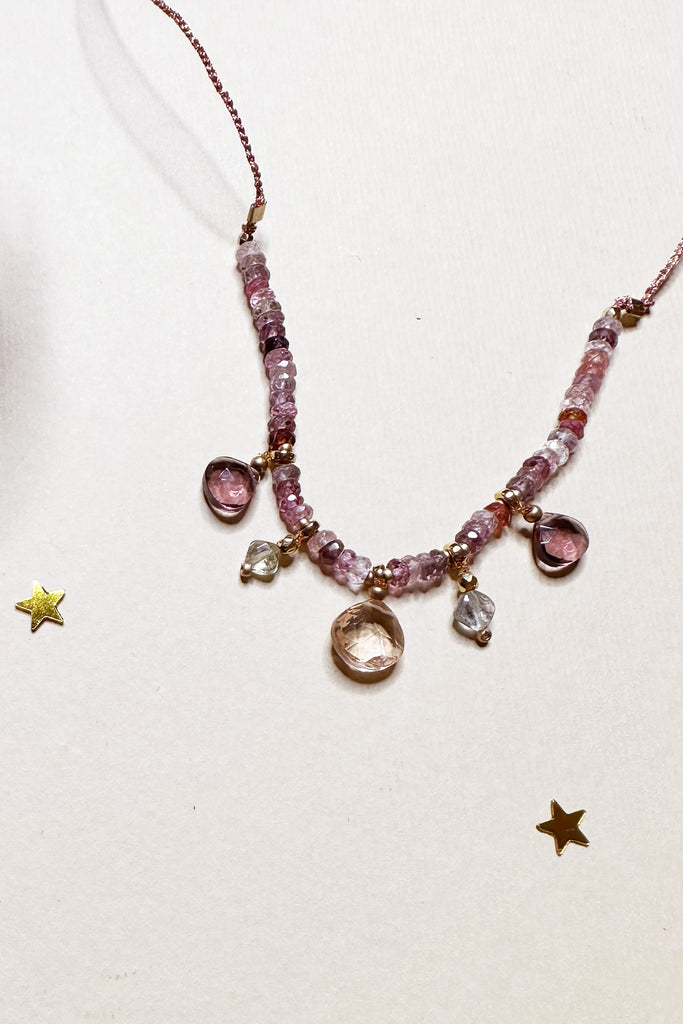 Collana Mirca Ti girocollo gocce rosa e rondelle pastello