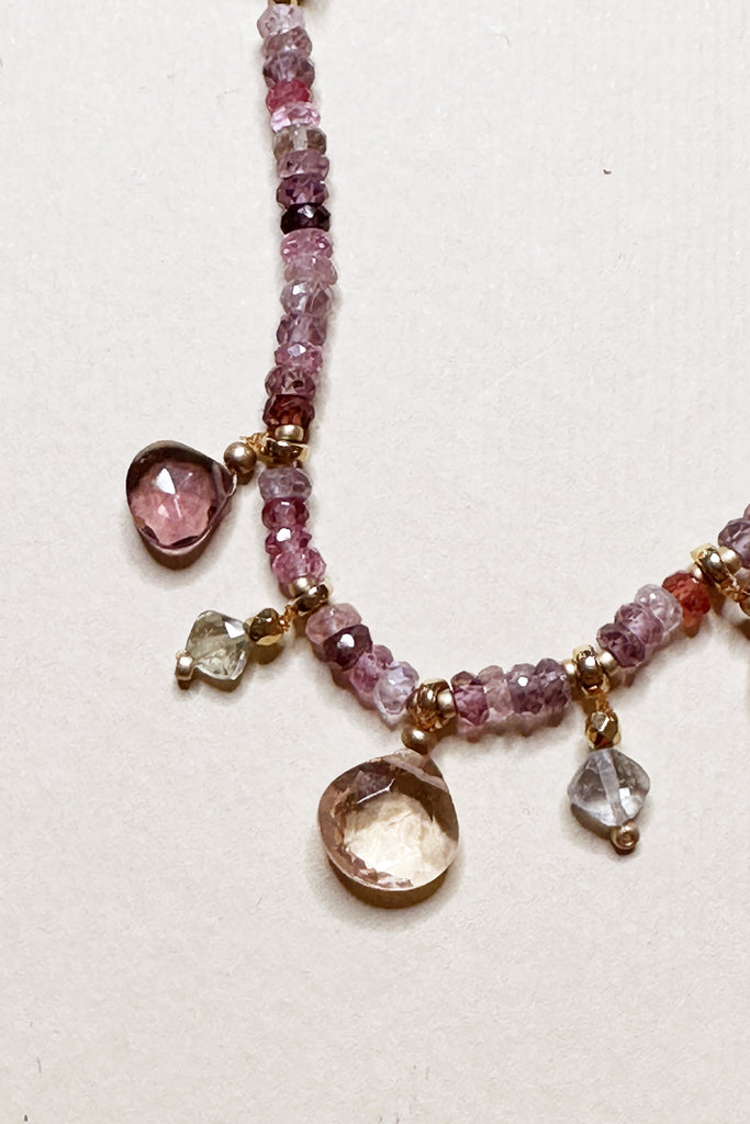 Collana Mirca Ti girocollo gocce rosa e rondelle pastello